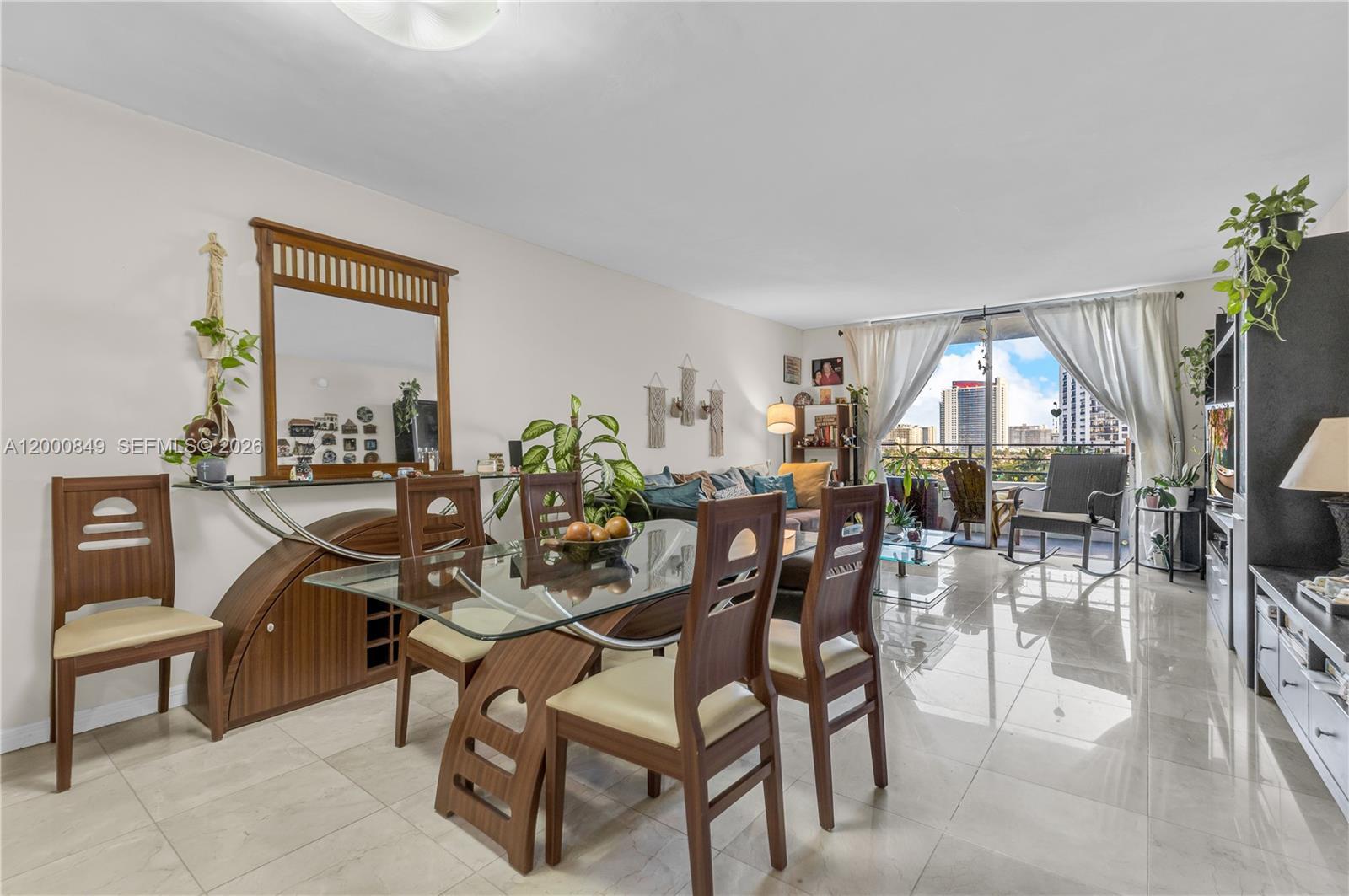 Image 4: Dining Area
