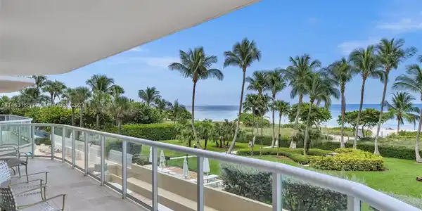 8855 Collins Ave