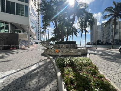 335 S Biscayne Blvd