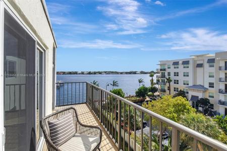 1206 S Lake Dr