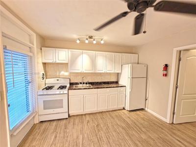 441 Collins Ave