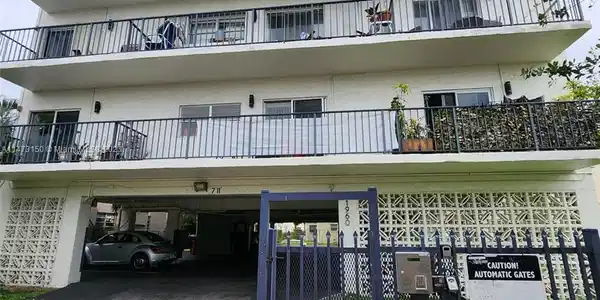 1960 Marseille Dr