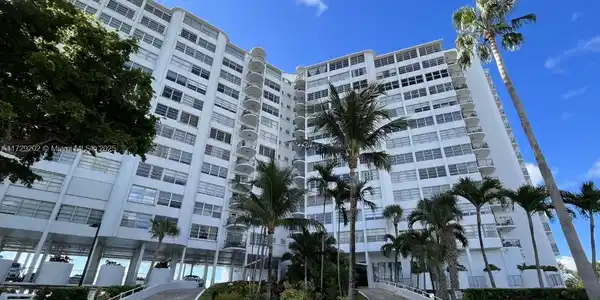 11930 N Bayshore Dr