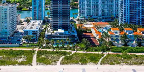 5875 Collins Ave