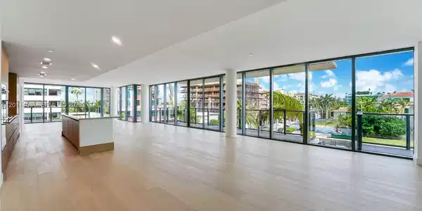 1177 Kane Concourse