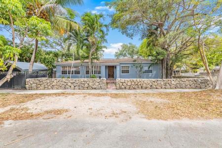 2301 Tequesta Ln