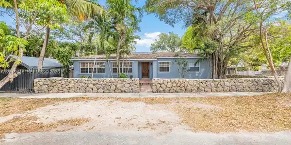 2301 Tequesta Ln