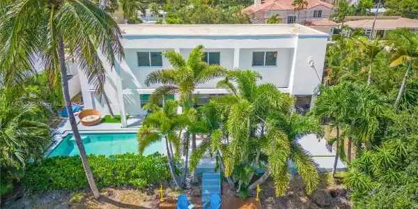 2300 NE 48th Ct
