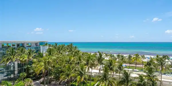 2899 Collins Ave