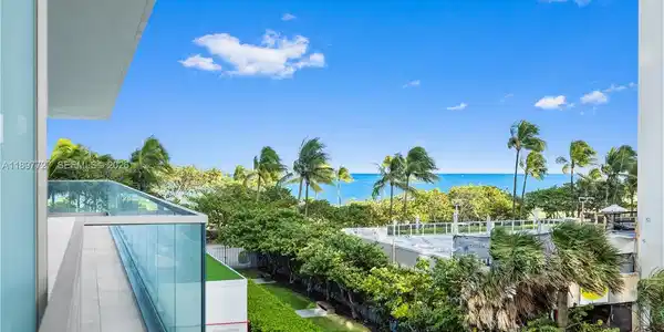 10201 Collins Ave