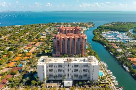 90 Edgewater Dr