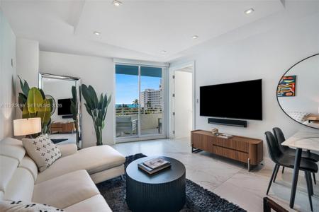225 Collins Ave
