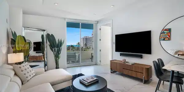 225 Collins Ave