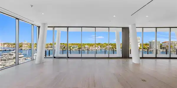 5 Grove Isle Dr
