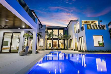 275 River Dr