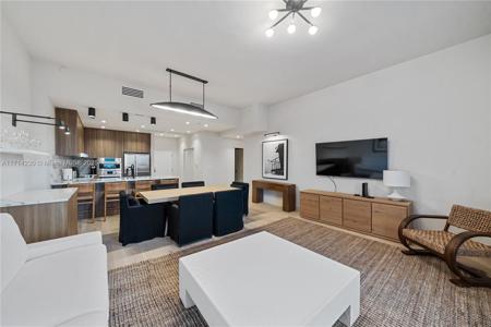 2301 Collins Ave