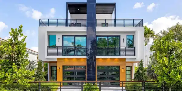 1621 E Broward