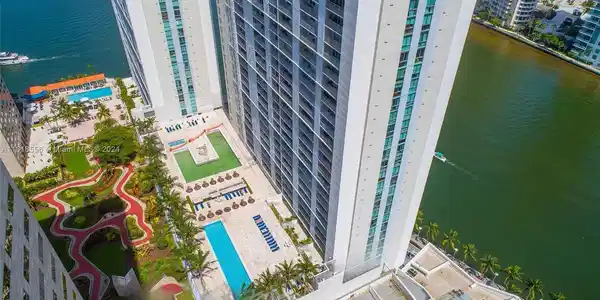 335 S Biscayne Blvd