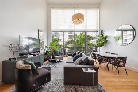 6000 Collins Ave
