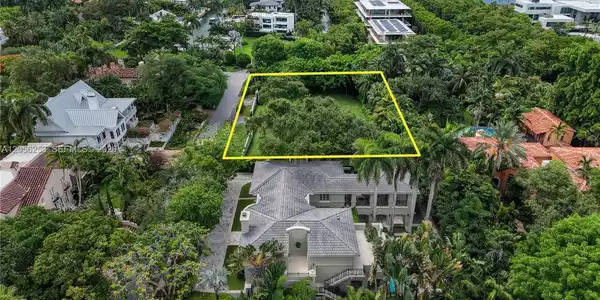 Image 4: Current lot view