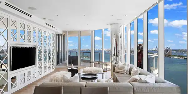 2020 N Bayshore Dr