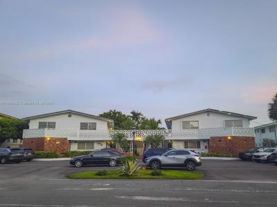 2100 NE 39th St
