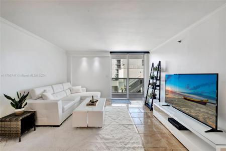 2401 Collins Ave