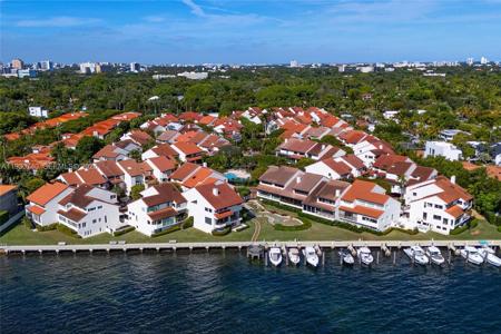 2000 S Bayshore Dr