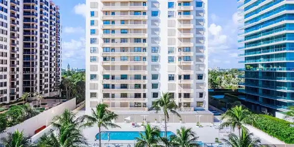 10185 Collins Ave