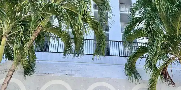899 West Ave
