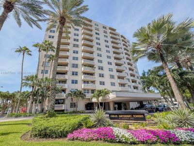 90 Edgewater Dr