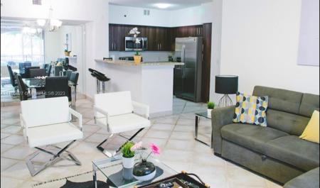 19801 E Country Club Dr