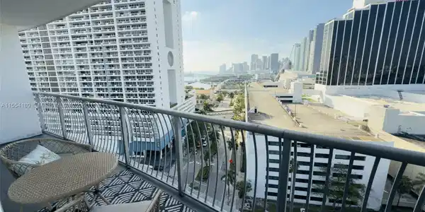 1750 N Bayshore Dr