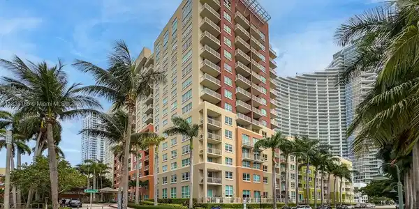 2000 N Bayshore Dr