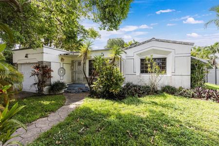820 NE 82nd Ter