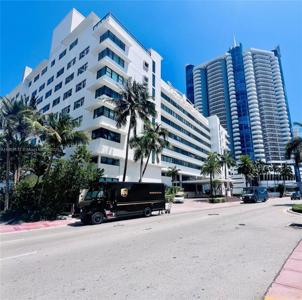 6345 Collins Ave