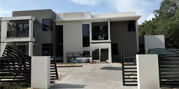 Image 3: under construction
