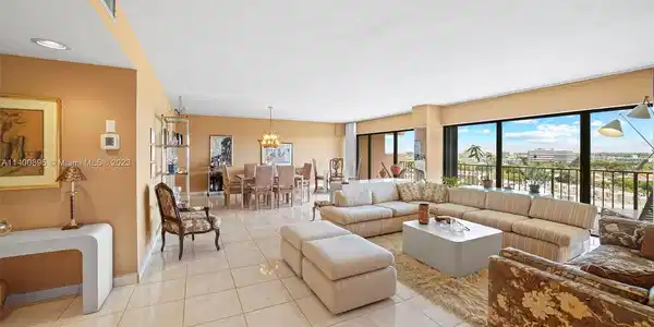 1800 NE 114th St Unit 1111
