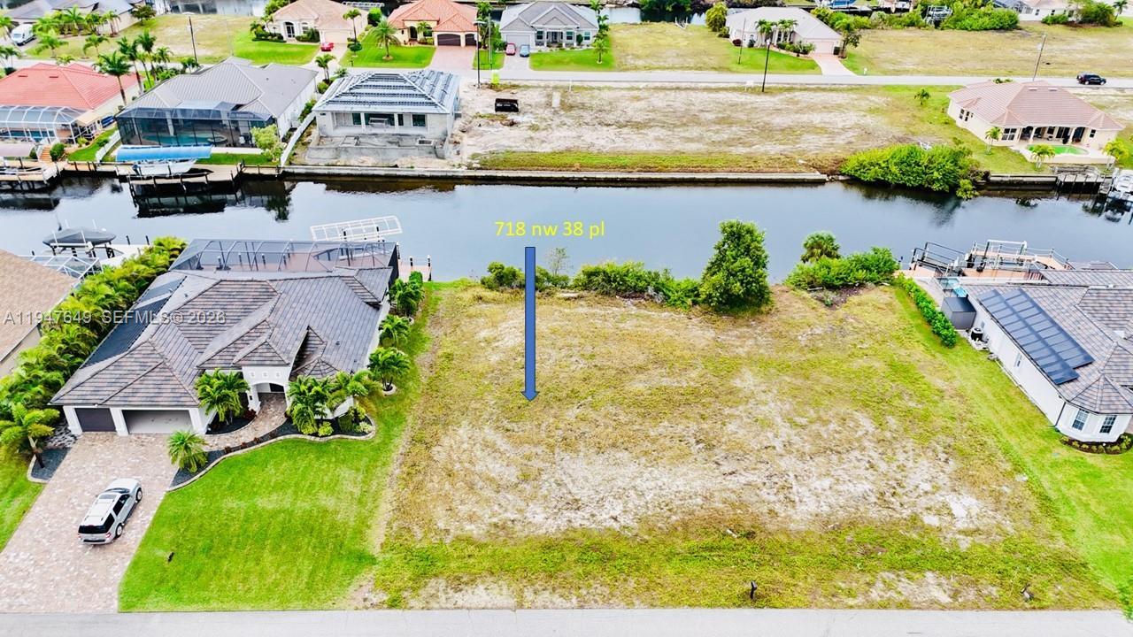 Image 2: A short Boat Ride and just 1 Bridge with 9' Clearance puts you out on the North Spreader Waterway on