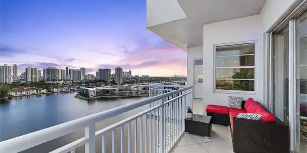 18081 Biscayne Blvd