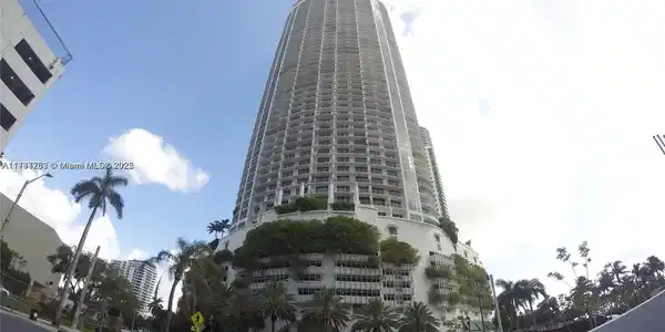 1750 N Bayshore Dr