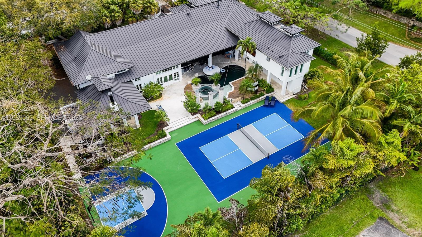 Image 1: Pickleball & BB Court