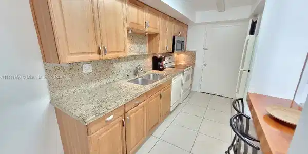18081 Biscayne Blvd