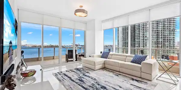 2020 N BAYSHORE DR