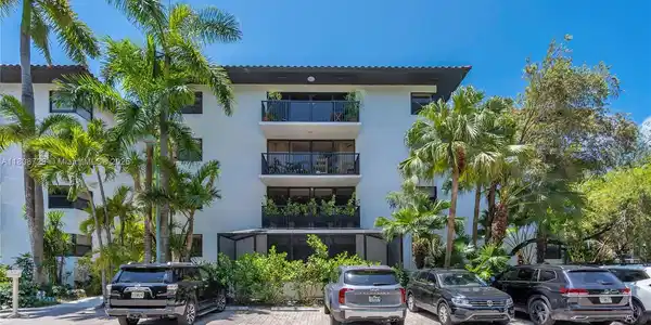 101 Ocean Lane Dr