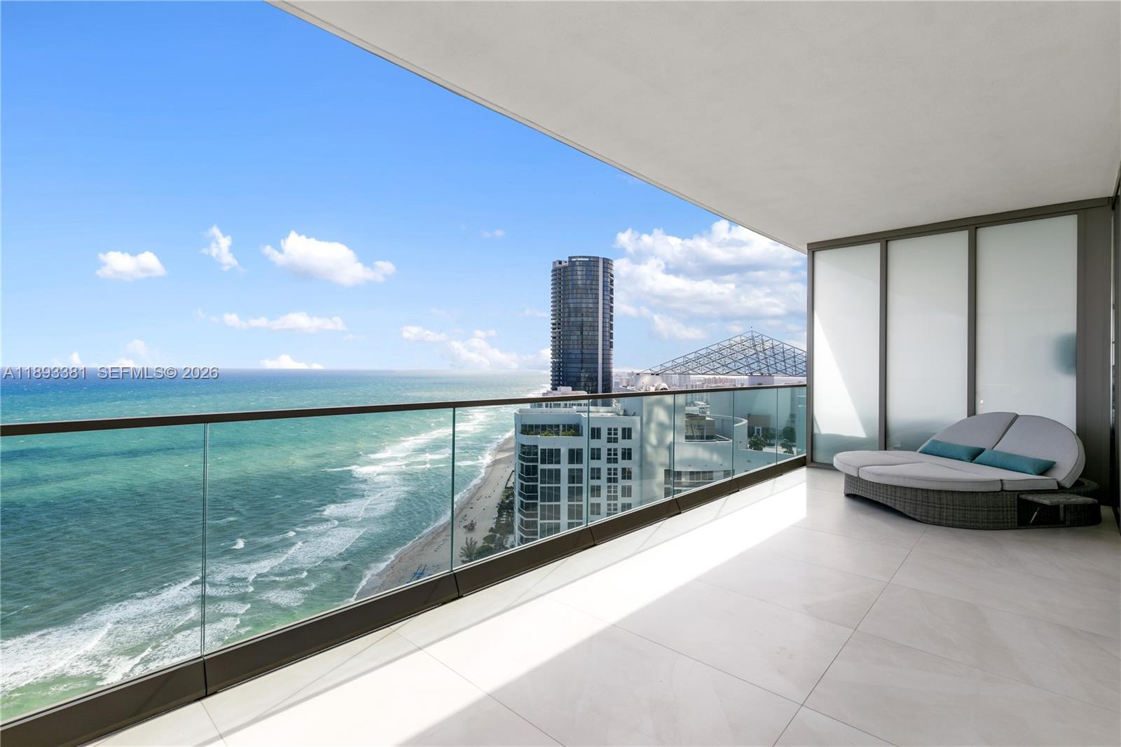 Image 2: Breathtaking intracoastal views