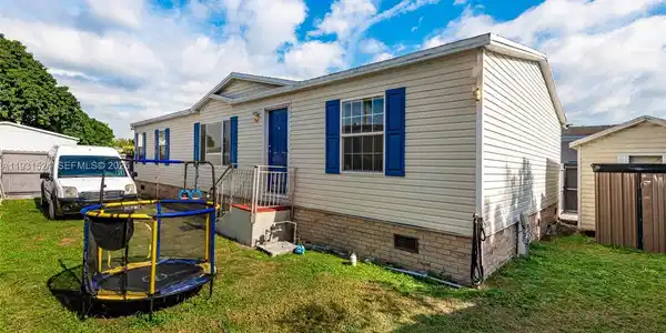 220 #186 NE 12th Ave
