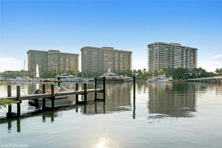 3 Grove Isle Dr