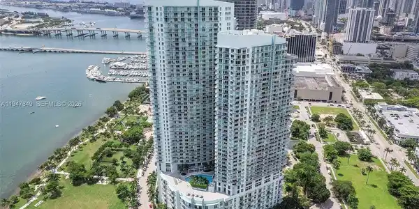 1900 N Bayshore Dr