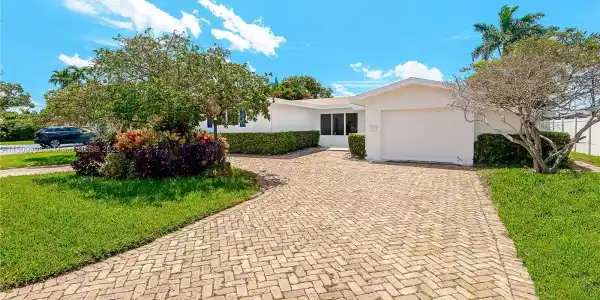 2784 NE 30 ST